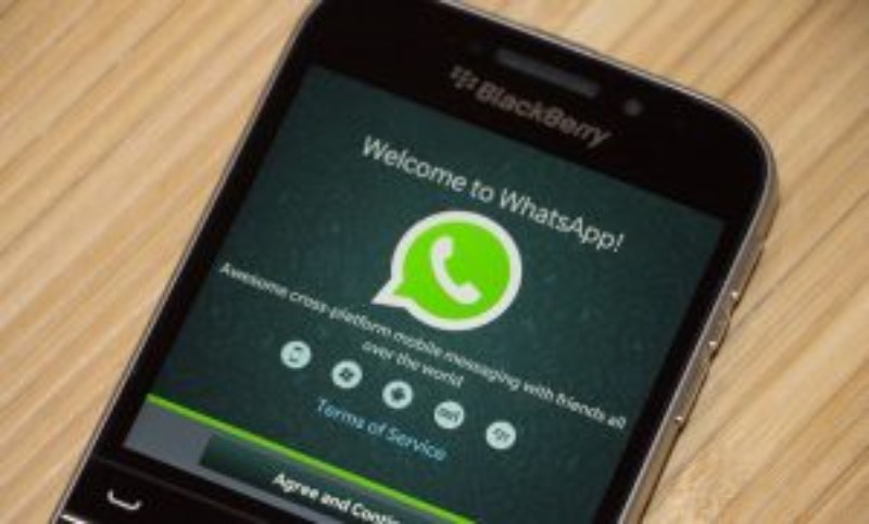 Cómo actualizar WhatsApp en BlackBerry
