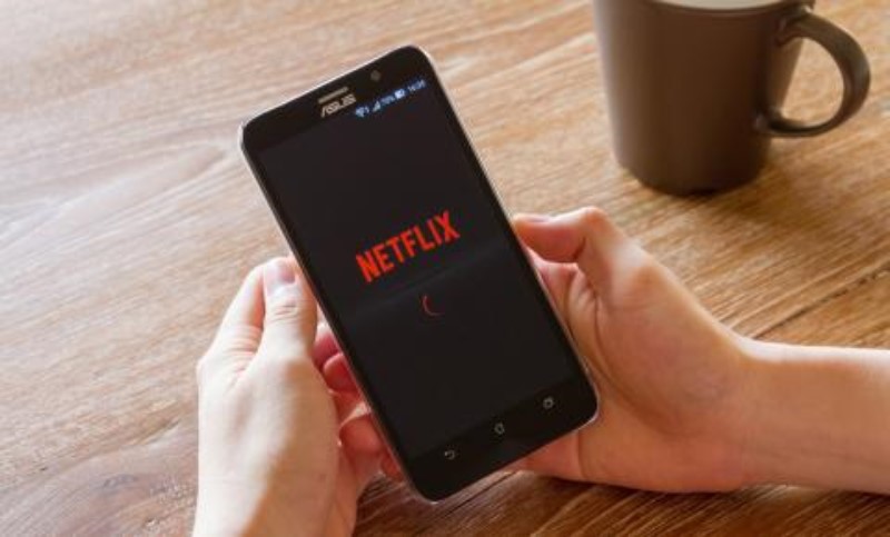 Cara mengkonfigurasi koneksi Internet di mobil untuk menonton Netflix