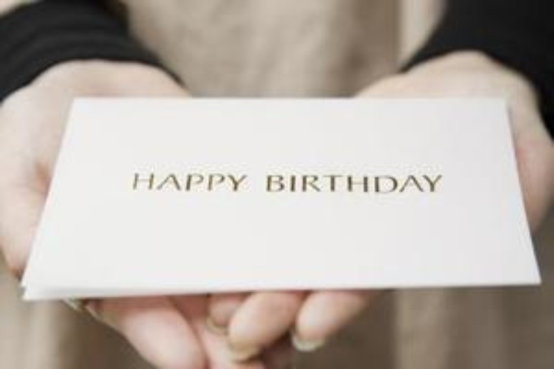 Come scrivere un saluto di compleanno emozionante