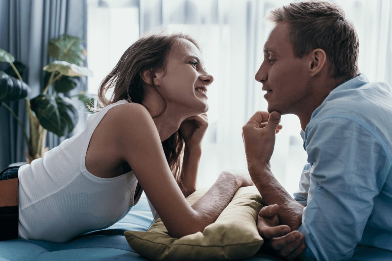 How to talk to your partner about his behavior of looking at other women