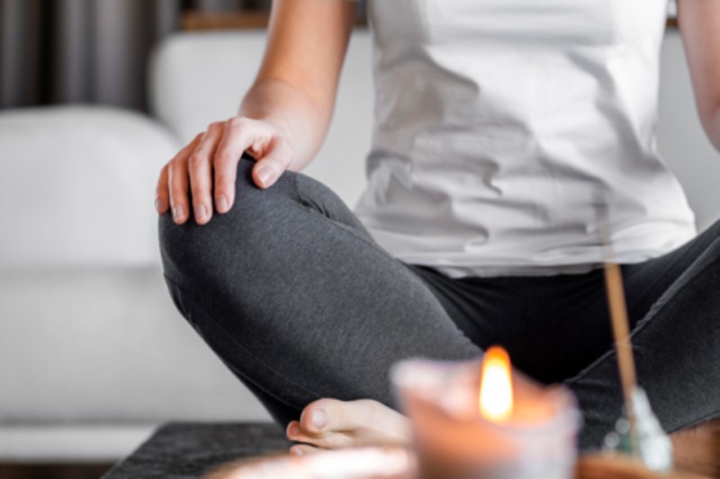   Bagaimana meditasi dapat membantu Anda menemukan kedamaian di saat stres 