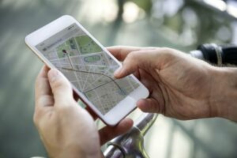 How to track the location of a cell phone by GPS