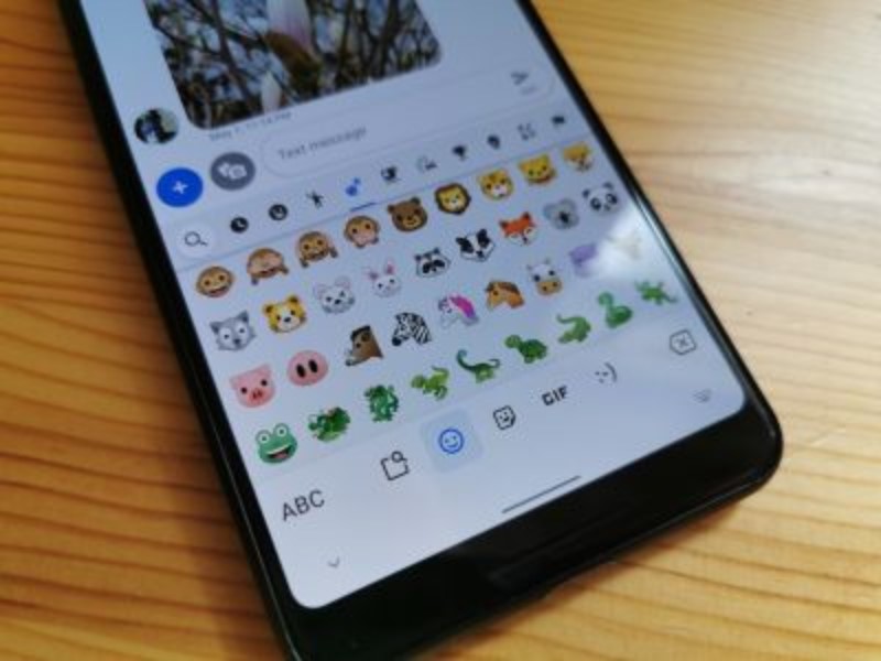Cara menggunakan emoji bir dalam berbagai situasi