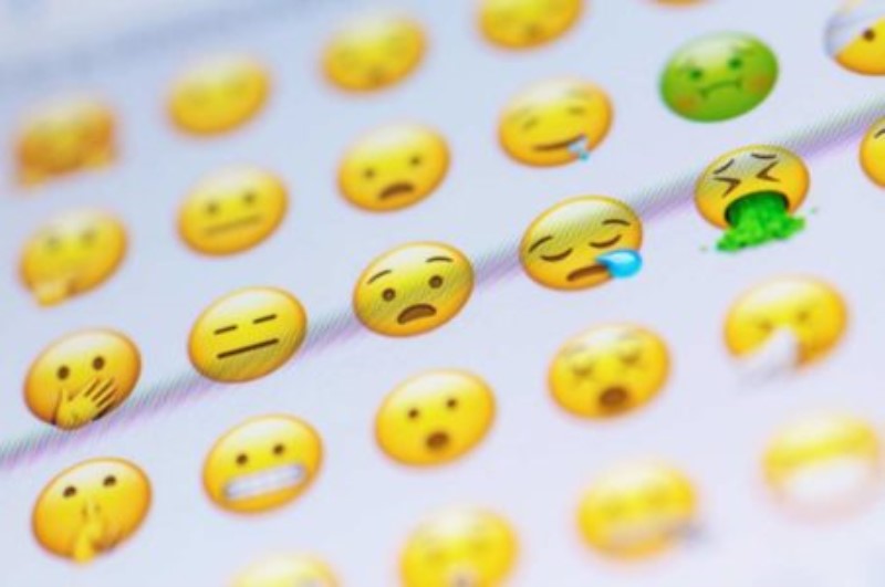 Cómo utilizar los emoticonos para mejorar la comunicación en el trabajo