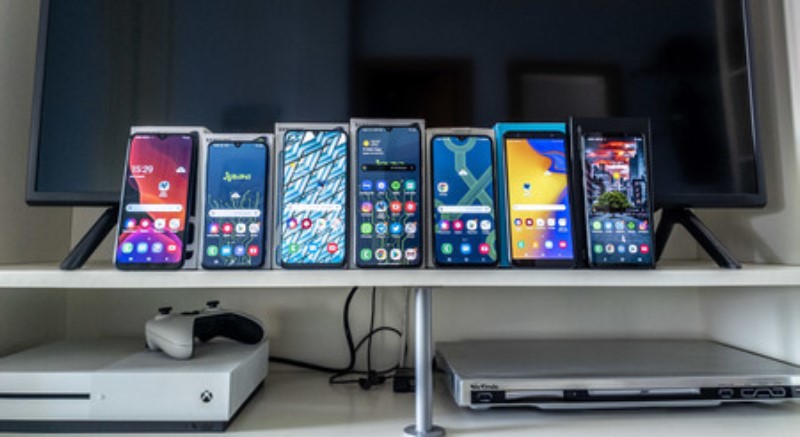 Confronto tra il Samsung Galaxy A30s e altri modelli del brand