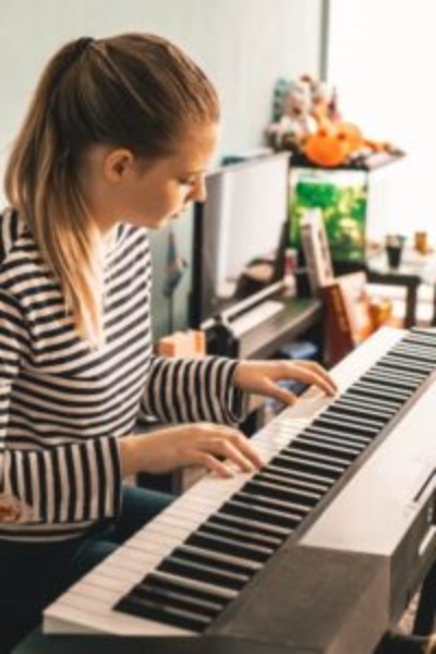 Membeli piano: panduan pemula