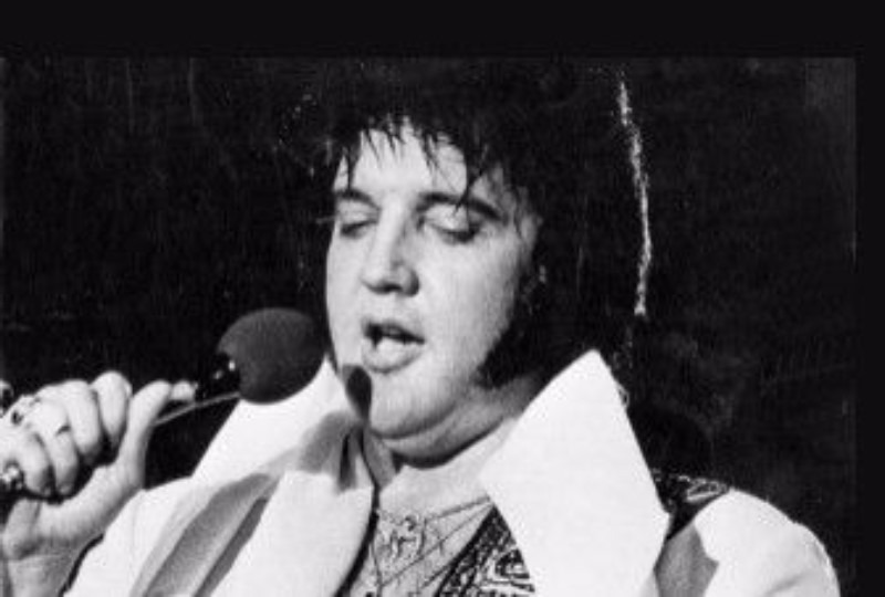 Onde posso assistir online aos documentários de Elvis Presley?