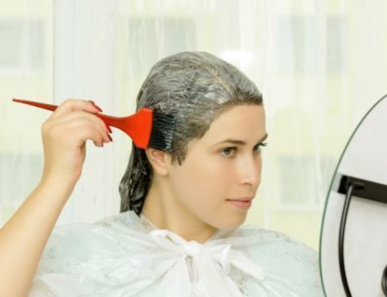Errori comuni quando si tagliano i capelli ricci corti e come evitarli