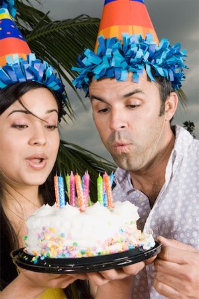   Pomysły, jak zaskoczyć znajomych w dniu ich urodzin zabawnymi filmami 