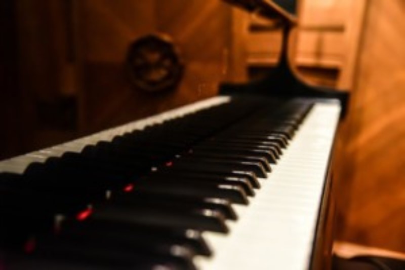 The differences between a virtual piano and an acoustic piano