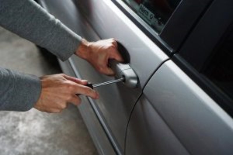 Report a car theft to Qualitas by phone